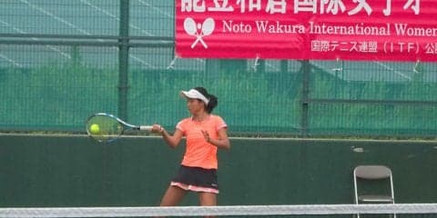 本戦がスタート、トップシードの清水綾乃がフルセット勝利で初戦を突破 [能登和倉国際女子オープン]