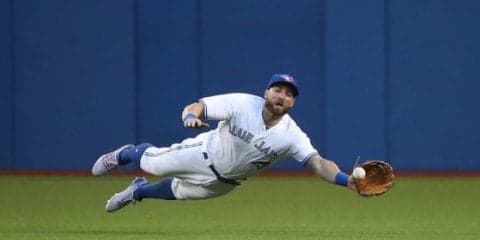 完全に空中を“浮遊”!?　名手がMLB「シーズンベストキャッチの1つ」披露