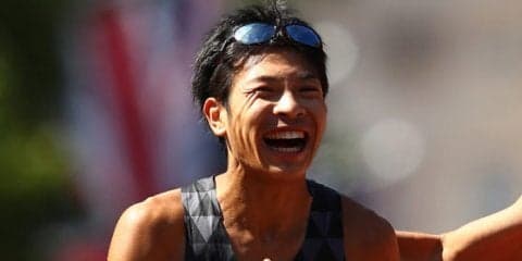 世界選手権銅の小林快が始球式　外野からマウンドまで競歩で登場に観客沸く