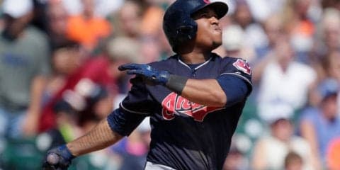 左翼は素手“トス”、右翼はグラブ“トス”　珍2発に名将驚嘆「初めて見た」