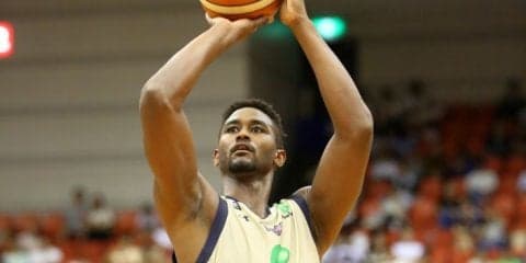 新天地で身長以上の存在感を見せるヒルトン・アームストロング「僕自身は勝つことが大好き」とアーリーカップ優勝を喜ぶ