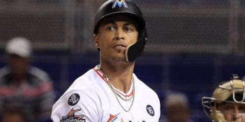 【MLB】驚異のパワーでカメラ破壊、スタントン53号が直撃、実況「カメラ死亡です」