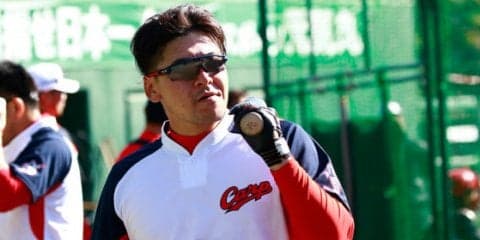 「ボールは赤松さんに」-広島會澤、癌から復帰目指す「仲間」の誕生日に激打