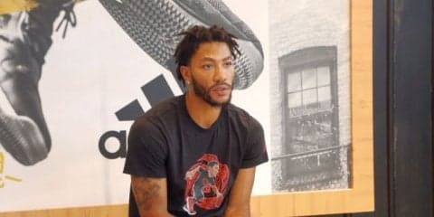 訪問先の中国を熱烈歓迎を受けたデリック・ローズ、「日はまた昇る、バラの花も再び開く」の激励ビデオメッセージに感動