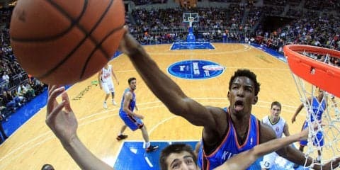 横浜ビー・コルセアーズの最後の外国籍選手は、2009年にNBAドラフト全体2位指名を受けた221cmのハシーム・サビート・マンカ