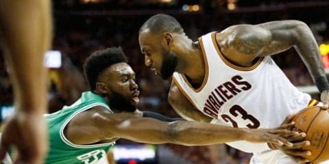 セルティックスのジェイレン・ブラウン、レブロン・ジェームズとのマッチアップを前に自作のラップを聴いて精神統一