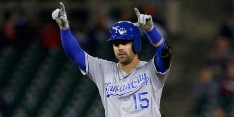 MLBで驚愕の二盗　左手→右手→右足でタッチかいくぐる神業に敵地も騒然