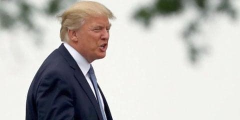 NBA優勝チーム恒例のホワイトハウス表敬訪問が『嵐』を呼ぶ、トランプ大統領vsカリーの戦いにレブロンが加勢!?