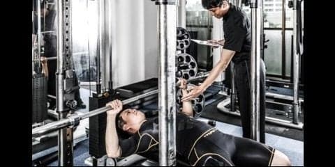 グンゼ×ライザップ、着用するだけでバイタルデータを取得できる「筋電WEAR」開発