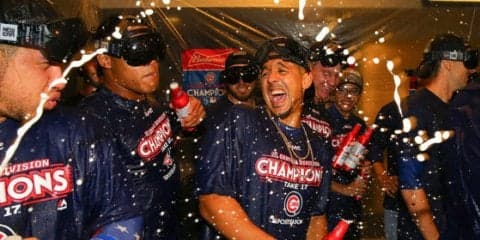 昨季世界一カブスが2季連続地区優勝、本拠地調整の上原は歓喜に加われず