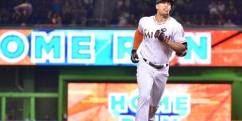 191キロ豪快弾で60号王手スタントン、元本塁打王＆MVPが“自分超え”を祝福