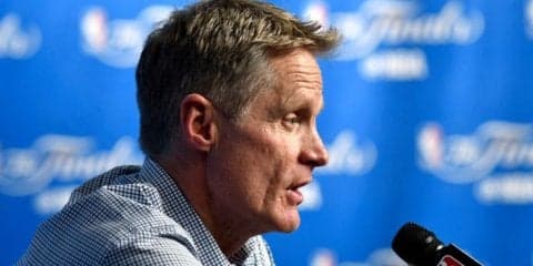 父親を殺害された過去を持つウォリアーズの指揮官、スティーブ・カーが銃規制に言及「祈りを捧げるだけでなく行動を」