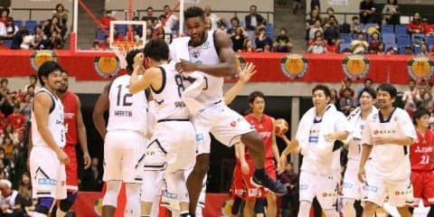 終盤にビッグショットを沈めた琉球ゴールデンキングス、ハイテンポな打ち合いを制し名古屋ダイヤモンドドルフィンズに連勝