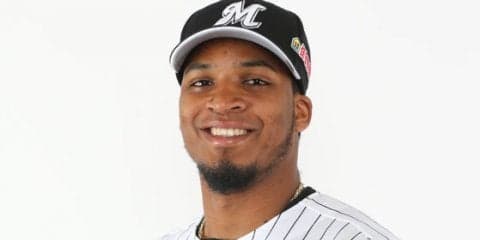 ロッテの外国人選手ペーニャとパラデスが11日に帰国