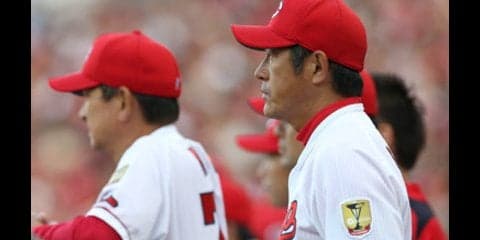 石井琢朗コーチが感謝する、「新井さん」が放ったチャンスでの凡打
