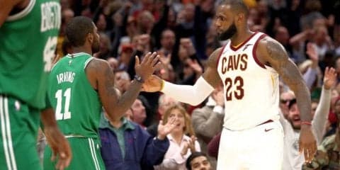 NBA開幕戦でキャバリアーズがセルティックスを撃破、レブロンとカイリーは試合後のハグで互いの健闘を称える