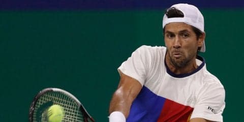 「上海ロレックス・マスターズ」でフォニーニに対してバックハンドを放つベルダスコ