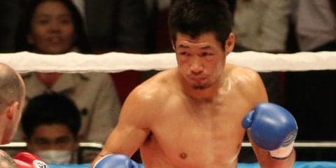 長谷川穂積、タイ人ボクサーの王座戴冠を祝福…TV番組でグローブをプレゼント