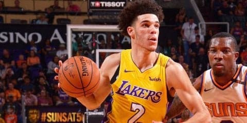 ロンゾ・ボールが『ゴールデンルーキー』の本領発揮、トリプル・ダブルは逃すもレイカーズに初勝利をもたらす