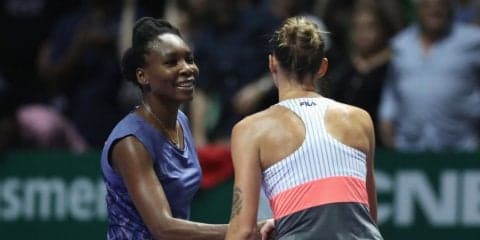 WTAファイナルズでの試合を終えた直後のプリスコバとウイリアムズ