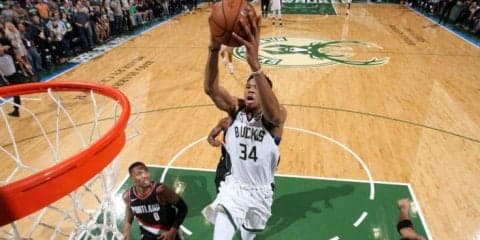 『レブロン級』の活躍を続けるヤニス・アデトクンボ、ブレイザーズ戦では44得点でバックスを勝利に導く