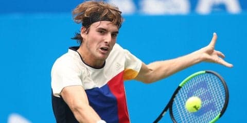 チチパスが「父親の靴紐を借りて」実現したジャイアント・キリング