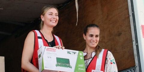 シャラポワとプイグ、ハリケーン被災地を訪問「痛みを分かち合いたい」