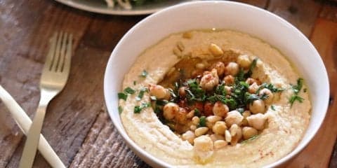あの食材にも合う！スーパーフード「フムス」のレシピ&アレンジを解説