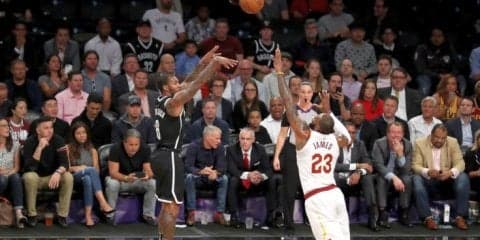 長距離砲を乱れ打ったネッツが『本気のレブロン』を上回りキャバリアーズを撃破、ホーム3戦全勝で勝ち越し！