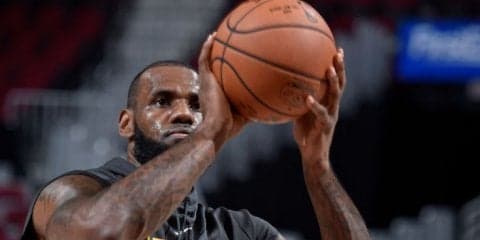 レブロン・ジェームズ最後の目標は「フリースロー成功率80％」、原因不明のケガからフォームを変えて成功率上昇中
