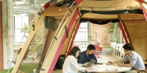 スノーピーク×岡村製作所、オフィス家具とアウトドアを融合させた「オフィスキャンパーズ」始動