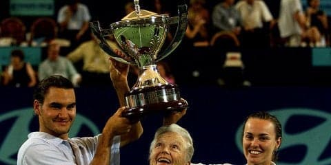 ヒンギスの引退にフェデラーがコメント「彼女がチャンピオンになる方法を示してくれた」