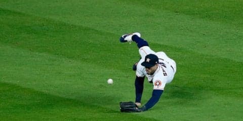 【MLBプレーオフ】ア軍スプリンガー、ダイビング捕球失敗でドジャース1点勝ち越し成功