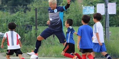 フットサル日本代表の森岡薫による「KIDSフットサルクリニック」開催