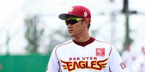 楽天銀次、一塁で初ゴールデングラブ賞　天然芝本拠地で受賞「自信になる」