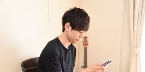 現代人を襲うスマホ首、スマホ巻き肩、スマホ目。使い過ぎで起こる姿勢トラブルを解消する簡単ストレッチ