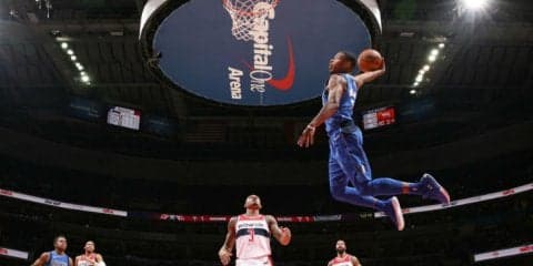 レブロンがマーベリックスのルーキー、デニス・スミスJr.を絶賛「ダイヤの原石だ」