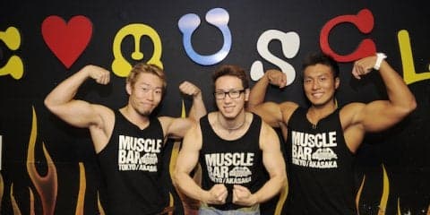 「マッスルバー赤坂」のマッチョ店員に、プロテインのオススメの飲み方を聞いてきた