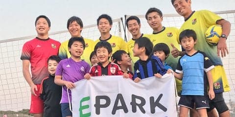 サッカーの基本技術向上を目的とした「ビーチサッカー教室」開催