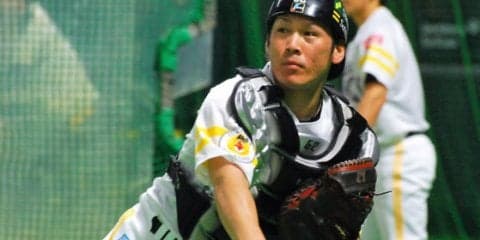 ホークス甲斐が快挙！　育成出身初のベストナイン＆GG賞W受賞「本当に光栄」