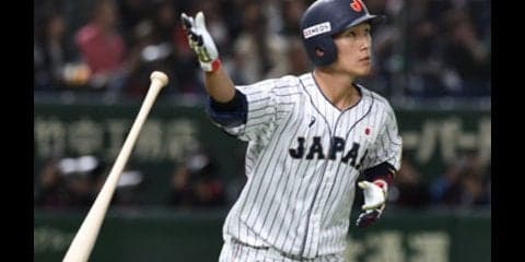 侍ジャパンで打率６割。西川龍馬にカープ首脳陣が浴びせる期待と注文