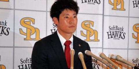 鷹上林、4倍超え増の3500万円で更改も…今季は「4対6で悔しい思いが多い」