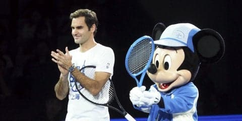 ミッキーマウスが、テニス「全豪オープン」会場を訪問。