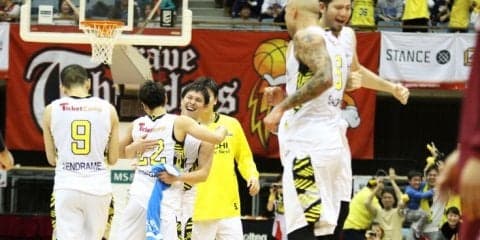 サクレが劇的な決勝3ポイントシュート、サンロッカーズ渋谷が川崎を破り9連勝！