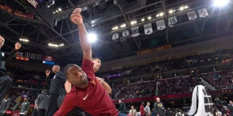 レブロン・ジェームズ、ベンチに回った『盟友』ウェイドをシックスマン賞に推す