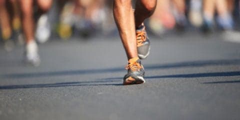 挑戦に年齢は関係ない。72歳ランナーのドキュメント『無我夢中』│スポーツがしたくなる今月の1冊