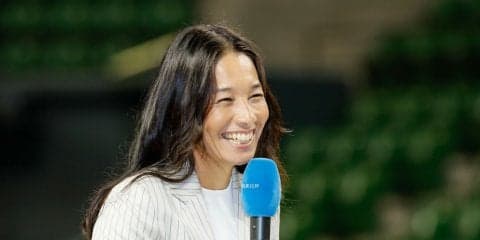 伊達公子さん\"こじるり\"にテニスレッスン。イベントの写真をSNSに公開。