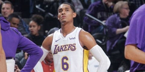 ジャンクフード愛を貫くジョーダン・クラークソン、敵地でのゲン担ぎもやはりフライドチキン