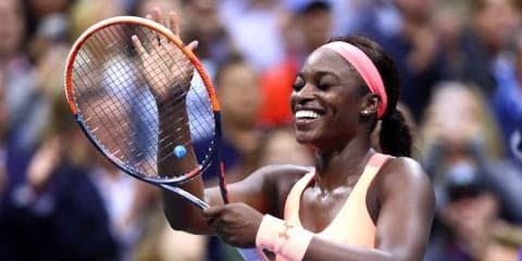 全米女子優勝のスティーブンス「ニューヨーク・オープン」で乳がん啓発活動のチャリティーマッチ。「プレー・フォー・P.I.N.K.ナイト」に参加。