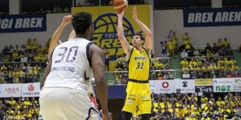 栃木ブレックス、連日の最多観客記録更新の中で我慢比べを制して連敗ストップ